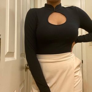 Black neck cut-out top!